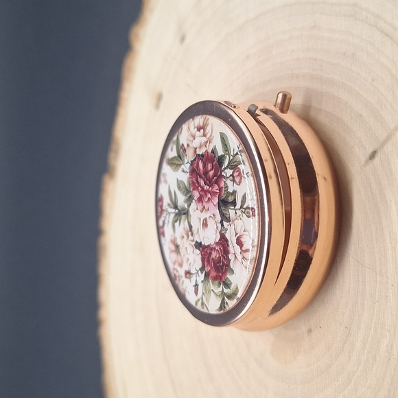 Vintage Floral Rose Gold Pill Box - Compact Travel Organizer - Picture 6 of 8